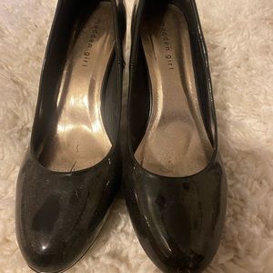 Black high heels. size 10.